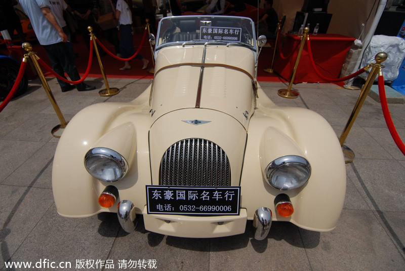 Car models shine at Qingdao auto show