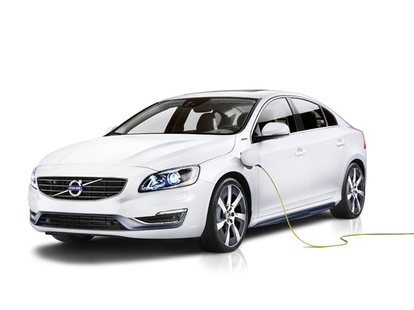 Volvo unveils new S60L hybrid vehicle