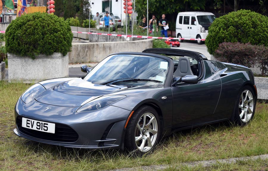 Electric vehicles charge up carnival in HK