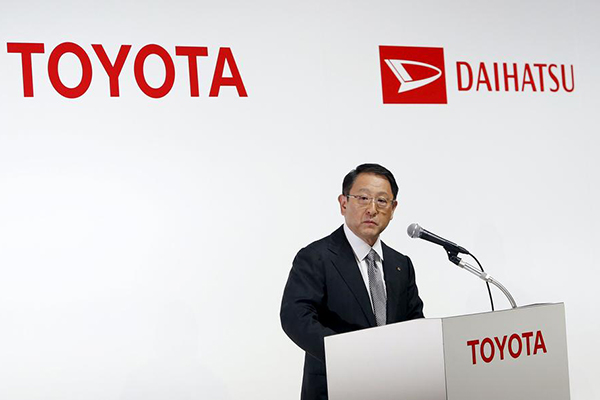 Toyota could lose top automaker crown