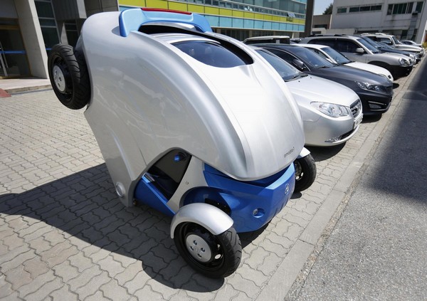 S. Korean 'Armadillo' car folds up for parking