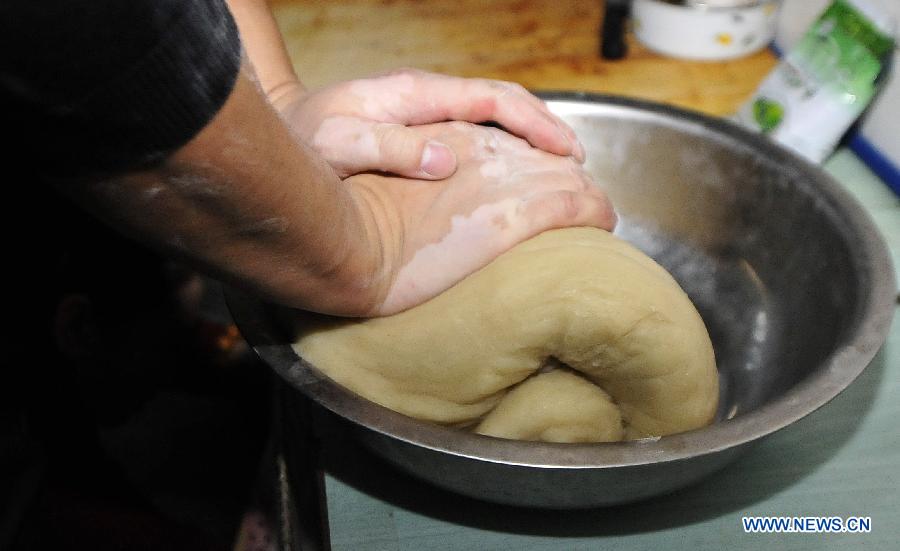 Dough modelling craftsman in NE China's Jilin