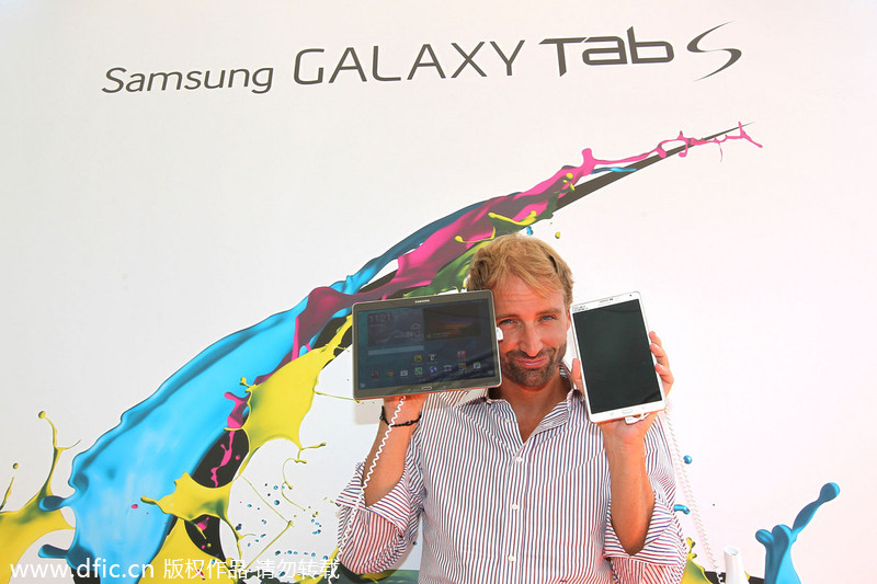 Samsung tries to beat the iPad... again