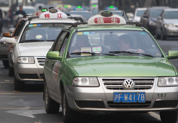 Shanghai gives official nod to car-hailing app