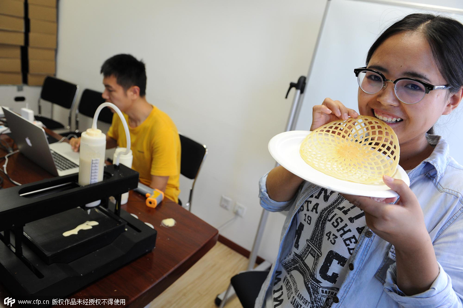 Tsinghua graduates invent 3-D pancake-printing machine