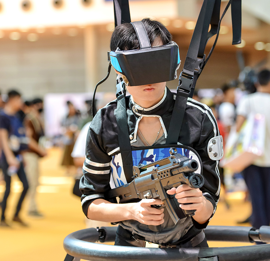 Shopping, playing and throwing Frisbee in virtual reality