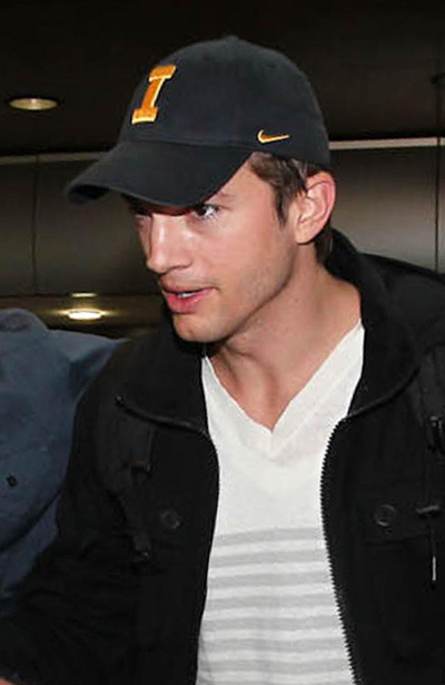 Ashton and Mila take romantic mini-break?