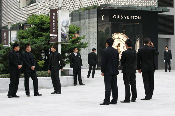 TaLLest Louis Vuitton Christmas! Opening Ceremonies 