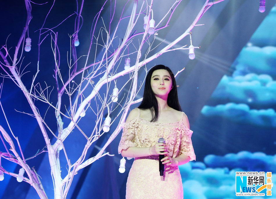 Fan Bingbing sings at new year concert