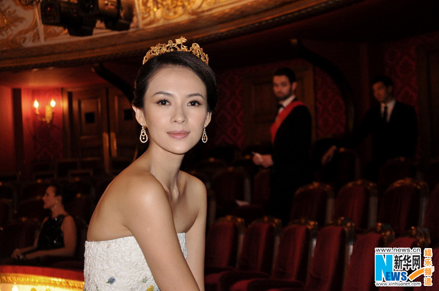 Elegant Zhang Ziyi attends grand ball