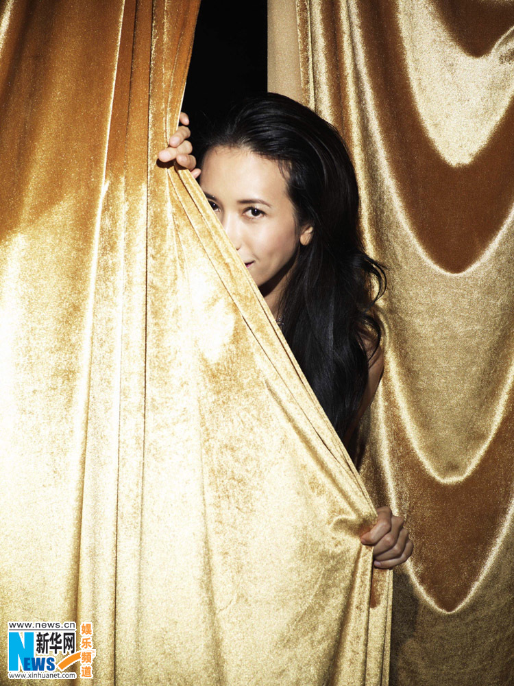 Karen Mok promotes personal exhibition