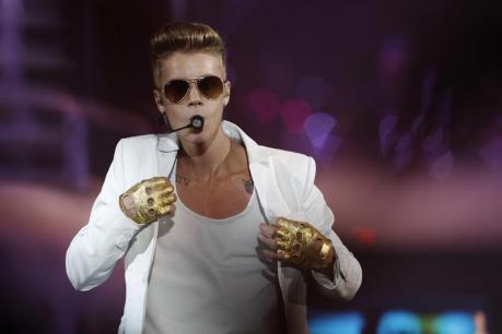 Bieber gets clean-up request after painting Australia hotel wall