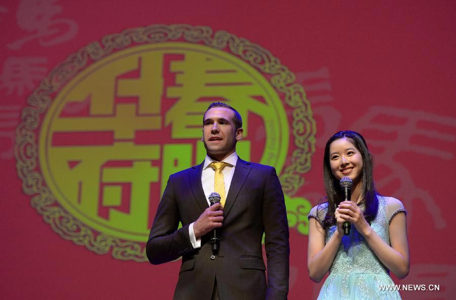 'Milk Tea' girl hosts Spring Festival gala of universities in US