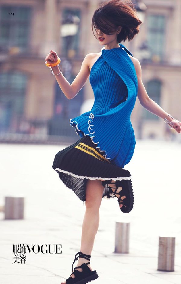 Supermodel Du Juan shows her modern style