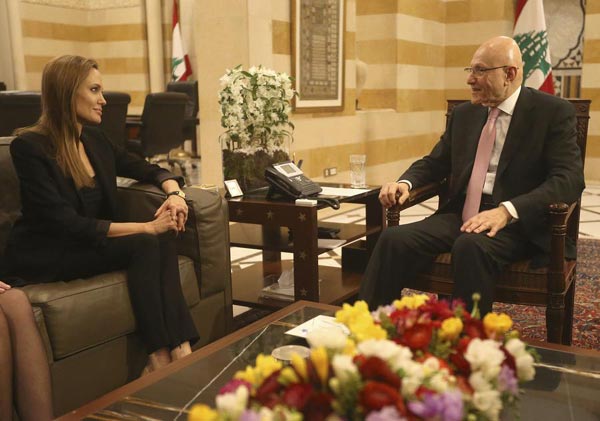 Jolie meets with Lebanon's Prime Minister