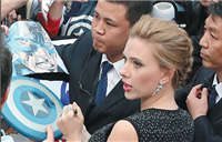 Scarlett Johansson: Easier to date non-famous men