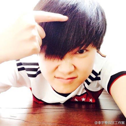 Singer Li Yuchun cheers for World Cup