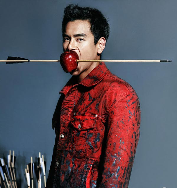 Eddie Peng shoots new fashion photos