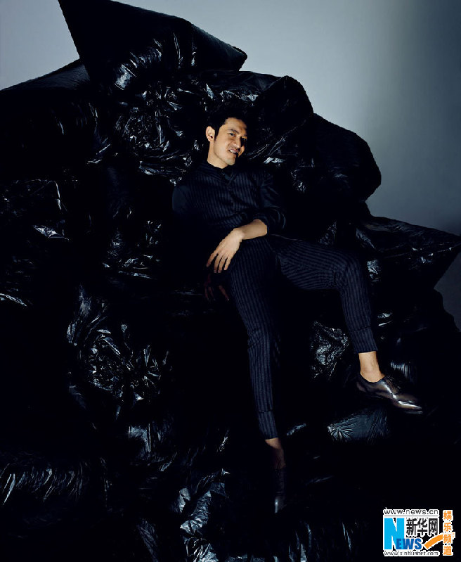 Actor Huang Xiaoming releases new fashion shots