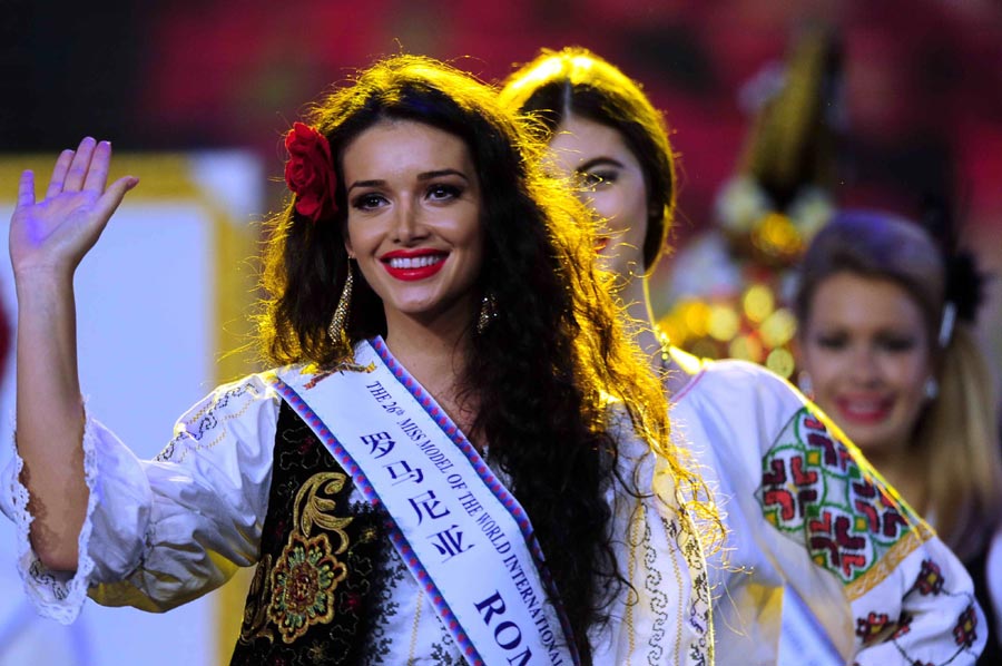 21-year-old student wins Miss Model of the World China Final