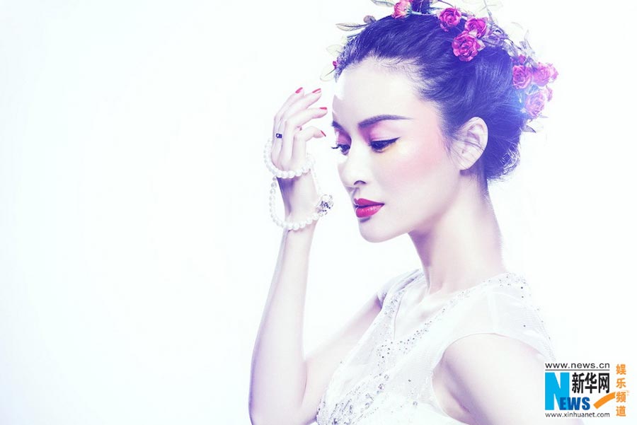 Actress Yu Yue poses fashion shots