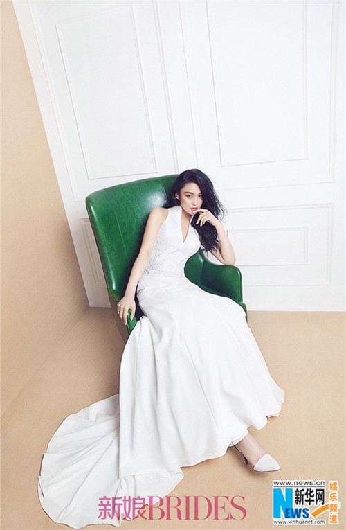 Elegant Zhang Xinyu poses for BRIDES magazine