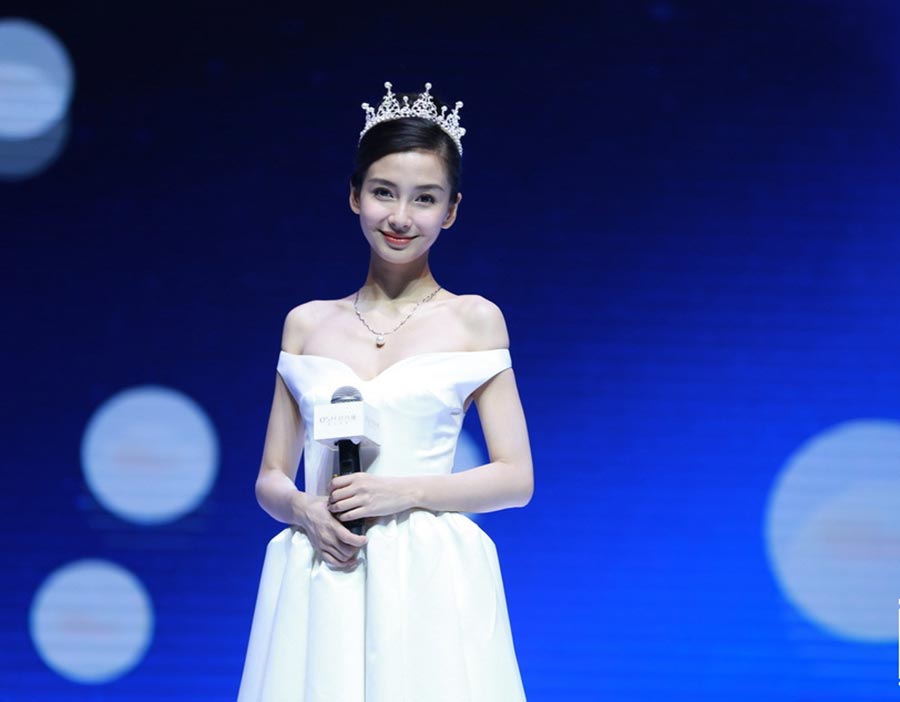 Angelababy attends commercial activity in Shanghai