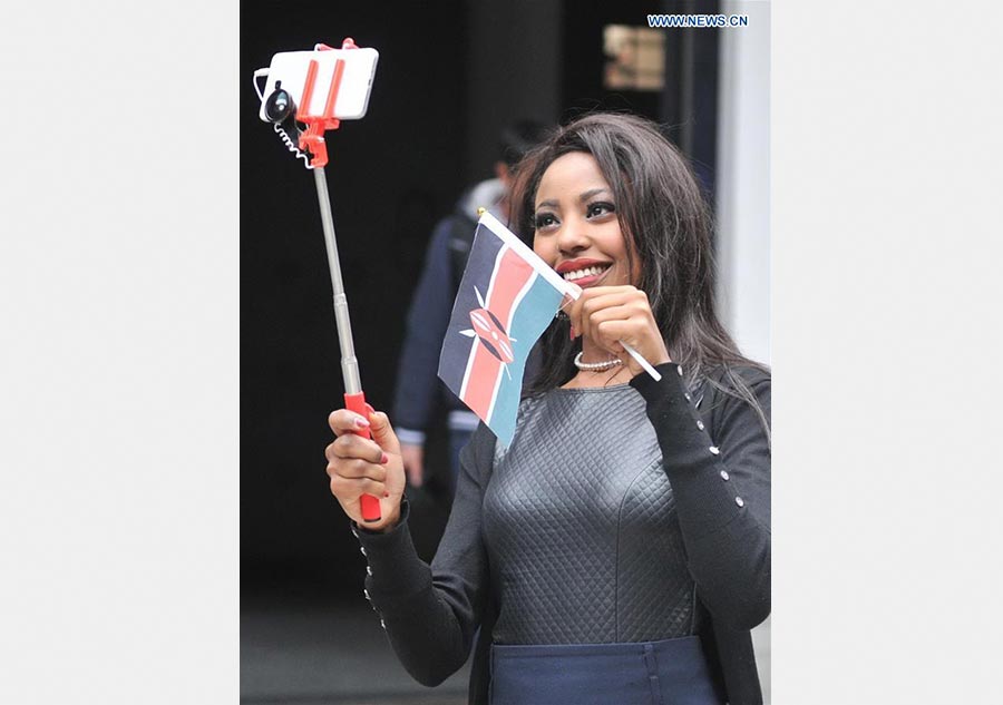 Finalists of Miss World take selfies