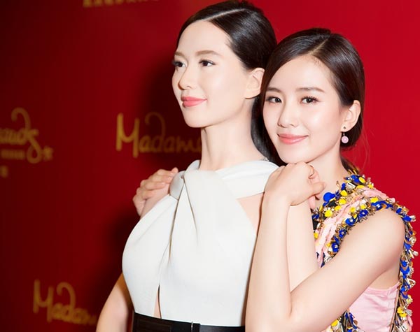 Liu Shishi's wax figure revealed in Wuhan