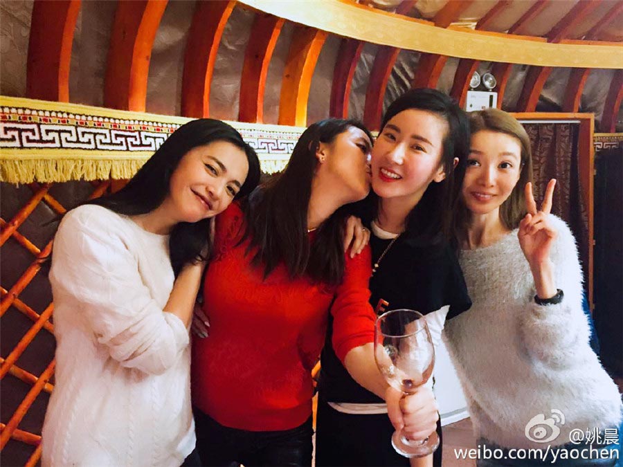 Actress Yao Chen releases reunion photos