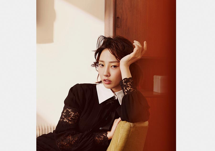 Bai Baihe poses for vintage photos