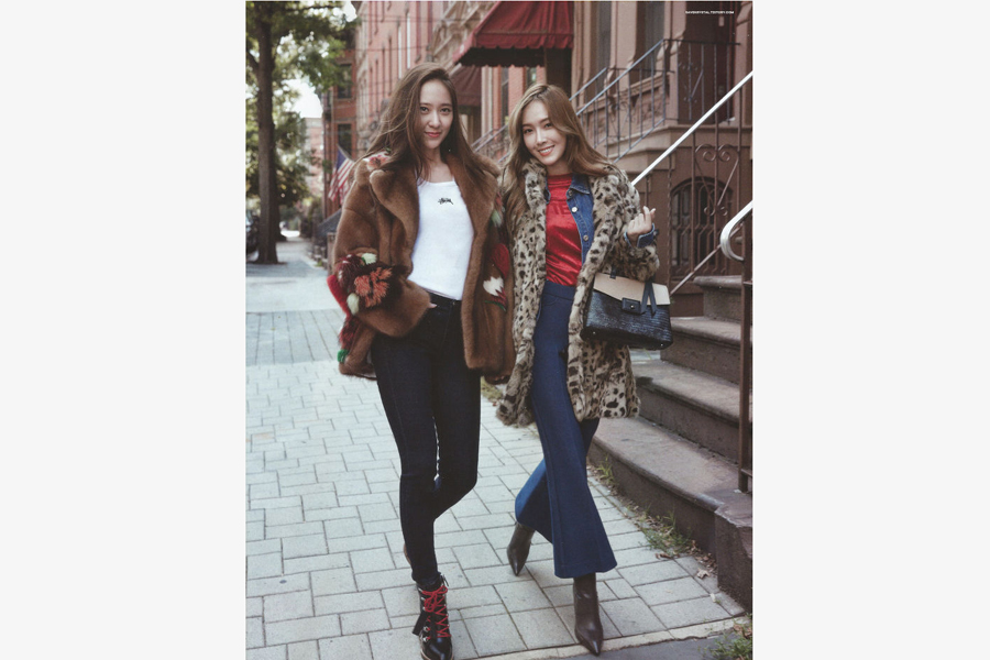 Sisters Jessica and Krystal pose for 'Cosmopolitan'