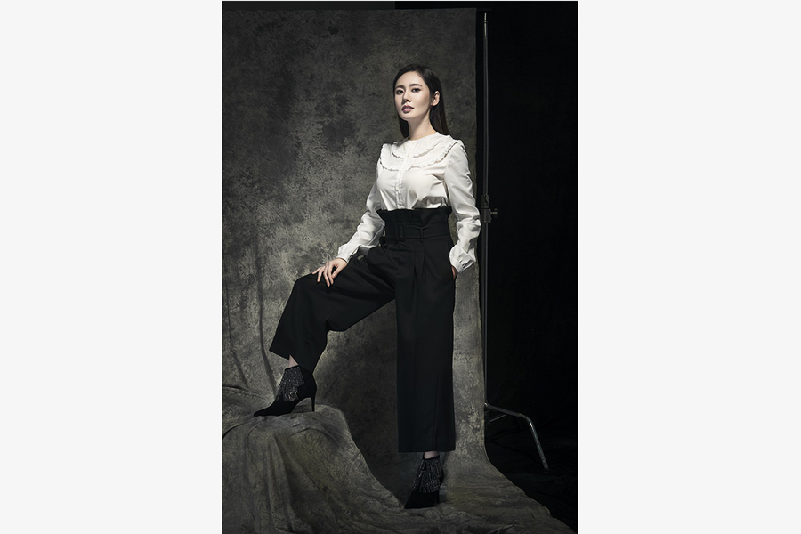 Actress Choo Ja Hyun poses for Chinese fashion magazine