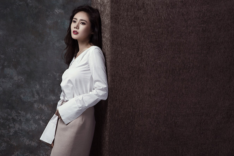 Actress Choo Ja Hyun poses for Chinese fashion magazine