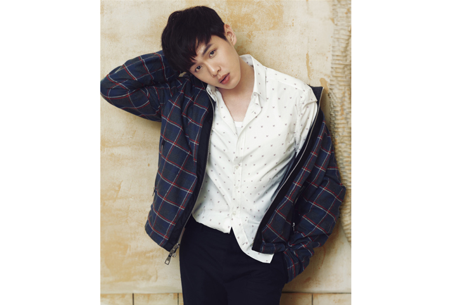 Actor Zhang Ruoyun poses for fashion photos