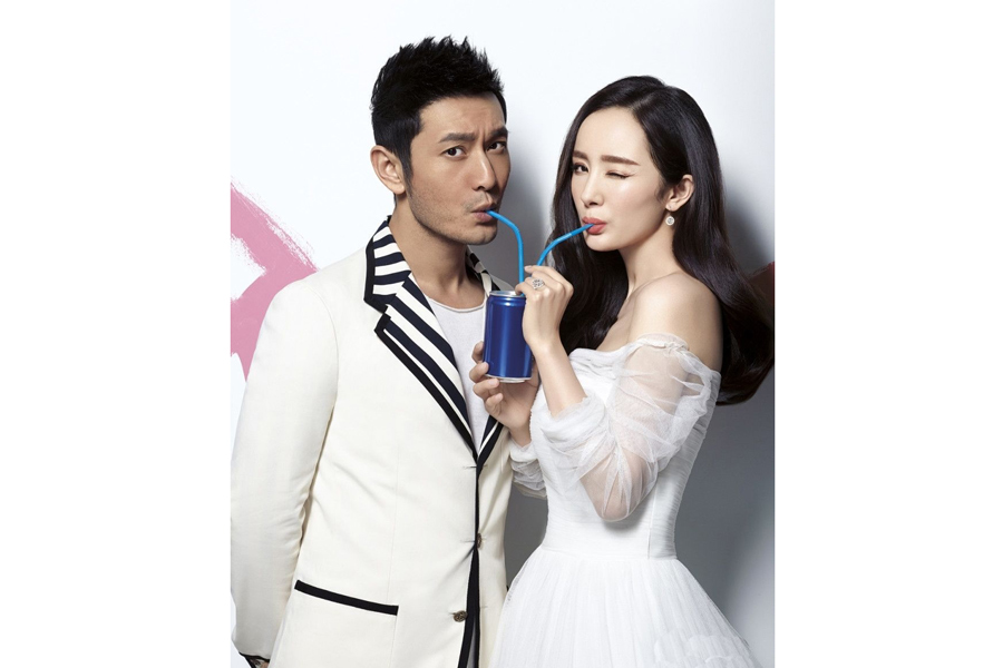 Huang Xiaoming and Yang Mi pose for fashion magazine
