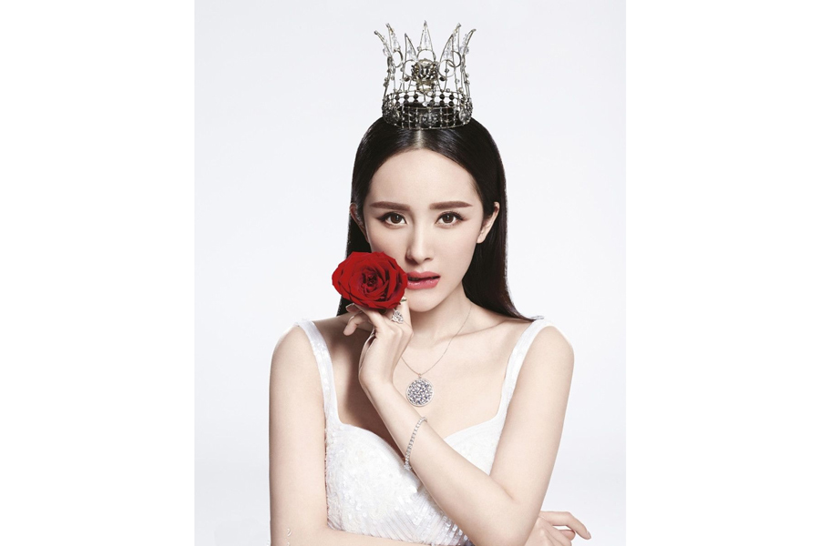 Huang Xiaoming and Yang Mi pose for fashion magazine