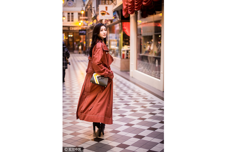 Actress Wang Ou releases fashion photos