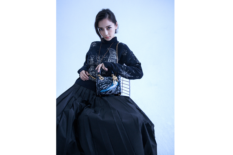 Angelababy releases fashion photos