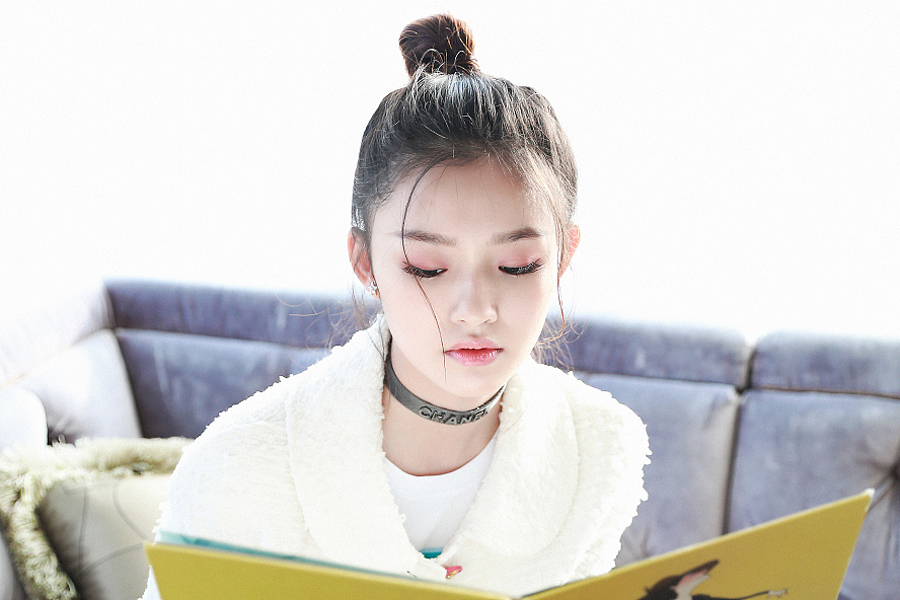 Actress Lin Yun releases fashion photos