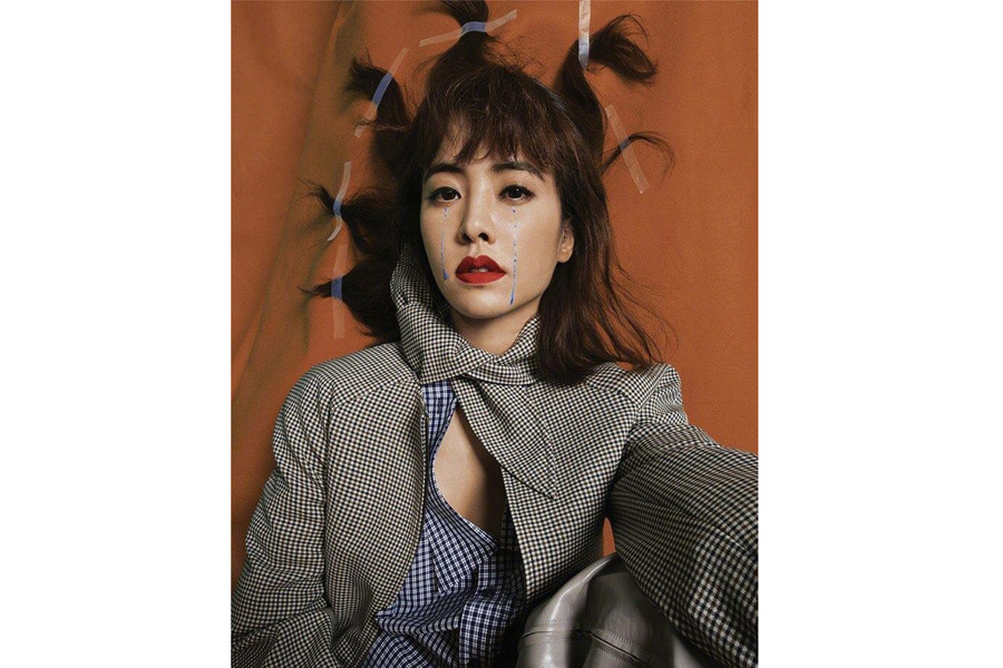 Singer Jolin Tsai covers fashion magazine