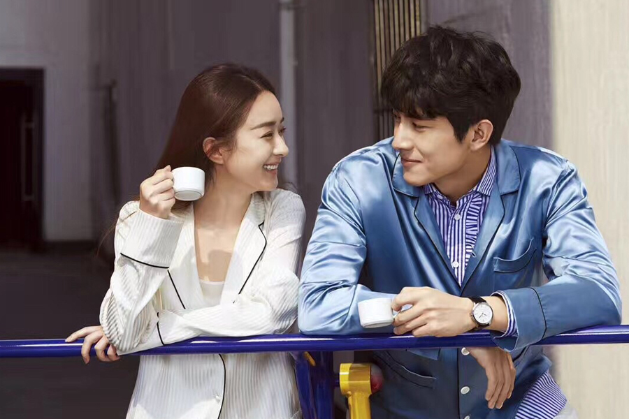 Zhao Liying and Lin Gengxin pose for fashion magazine