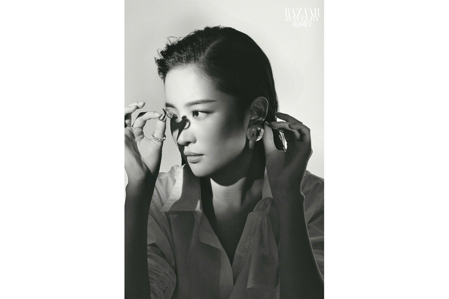 Fashion icon Liu Yifei poses for fashion magazine