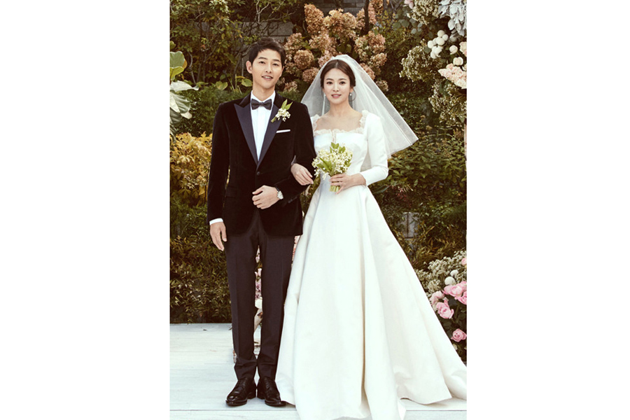 Song duo ties the knot in Seoul