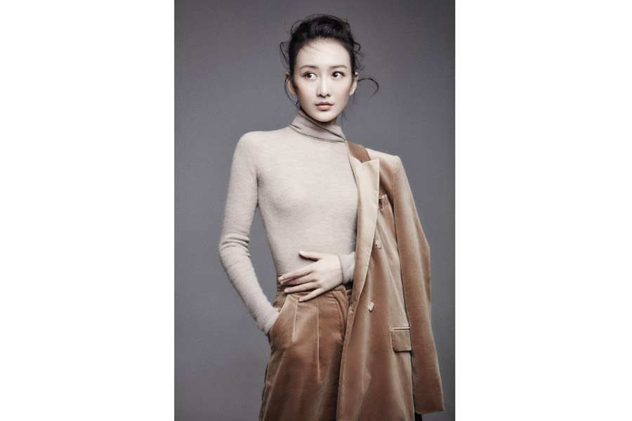 Actress Wang Ou release fashion photos