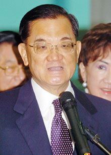 Lien Chan, honorary chairman of Taiwan's main opposition Nationalist Party, speaks at the Taipei international airport before leaving for Beijing to attend an economic forum April 13, 2006. 