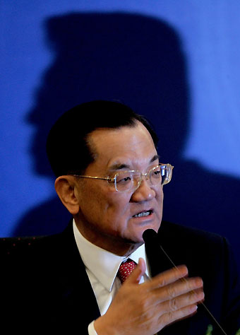 Lien Chan, former chairman of Taiwan's opposition Kuomintang (KMT), speaks at a news conference in China's capital Beijing April 16, 2006. 