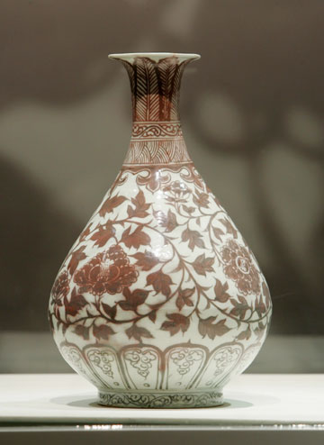 An early Ming underglaze copper-red vase is displayed after it was sold for a world record of US$10,122,558 for any Ming porcelain during Christie's "The Imperial Sale" auction in Hong Kong May 30, 2006. [Reuters] 