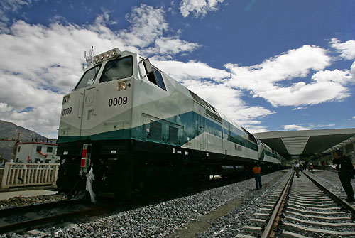 The first train from Lhasa Railway Station in Tibet waits to leave the platform heading for Lanzhou in Gansu province July 1, 2006. 