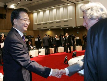 Chinese Premier Wen Jiabao shakes hands with Japanese Prime Minister Junichiro Koizumi during the ASEM Summit in Helsinki Fair Centre September 11, 2006.